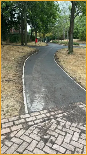 A Milton Keynes Redway path