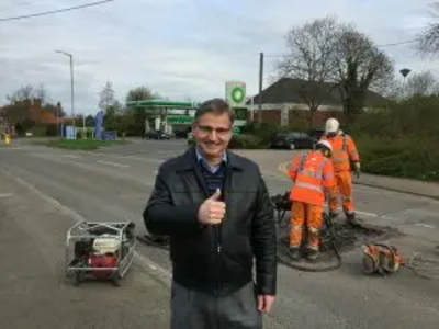 org.uk/files/2018/10/Douglas-thumbs-up-to-Tickford-St-pothole-repairs-Small-300x225.jpg